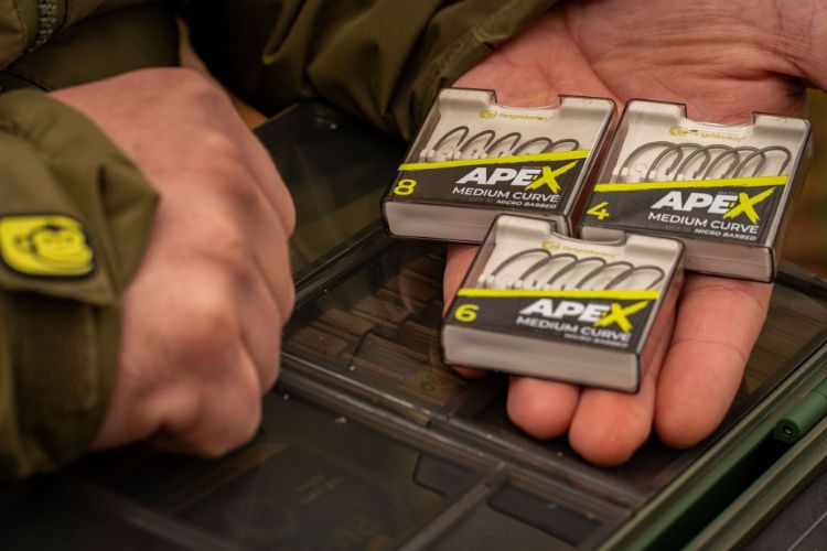 Picture of RidgeMonkey Ape-X Medium Curve Hooks Barbed