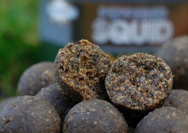 Picture of Dynamite Baits Peppered Squid Boilies